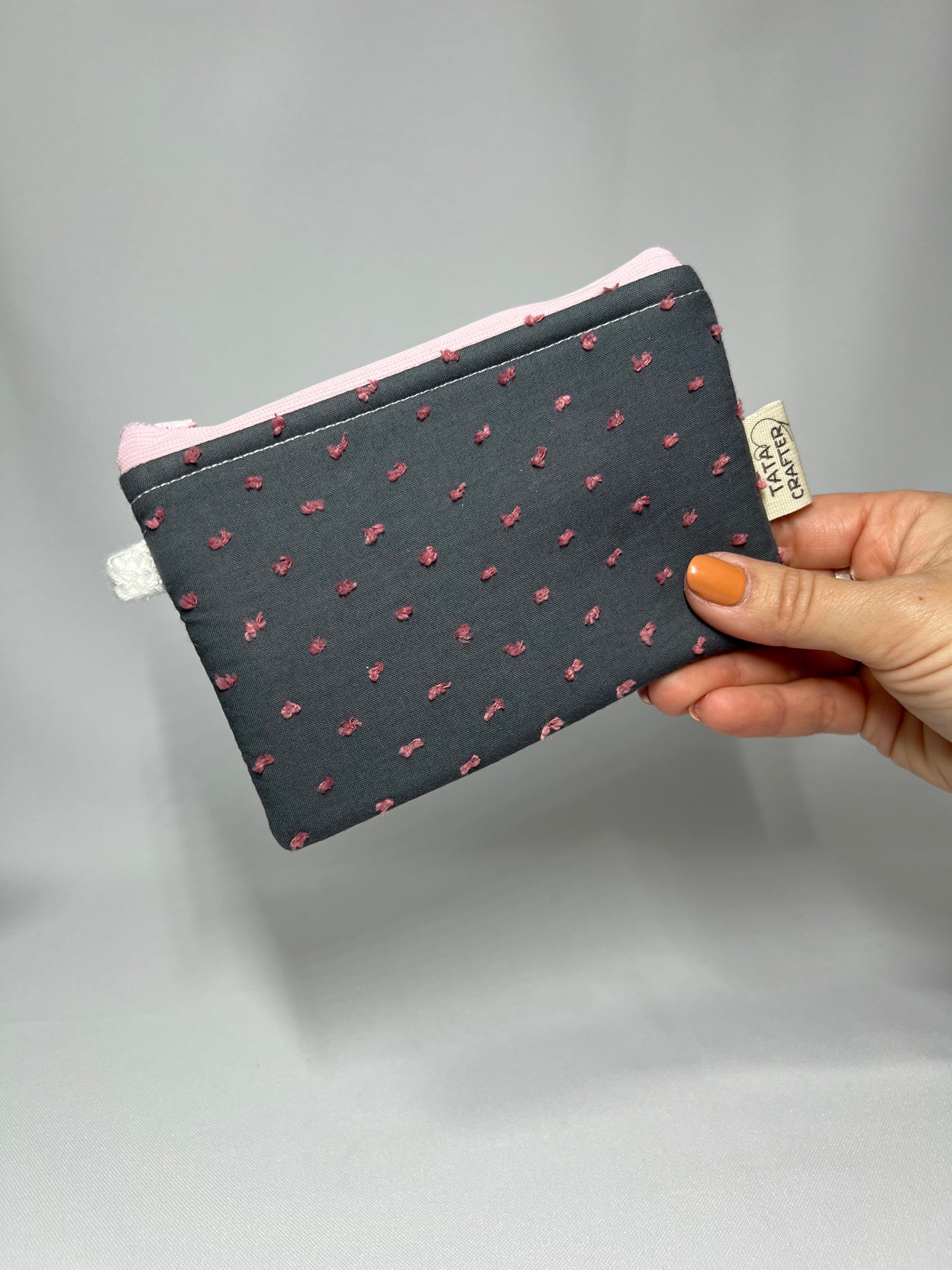 Monedero gris punto rosa