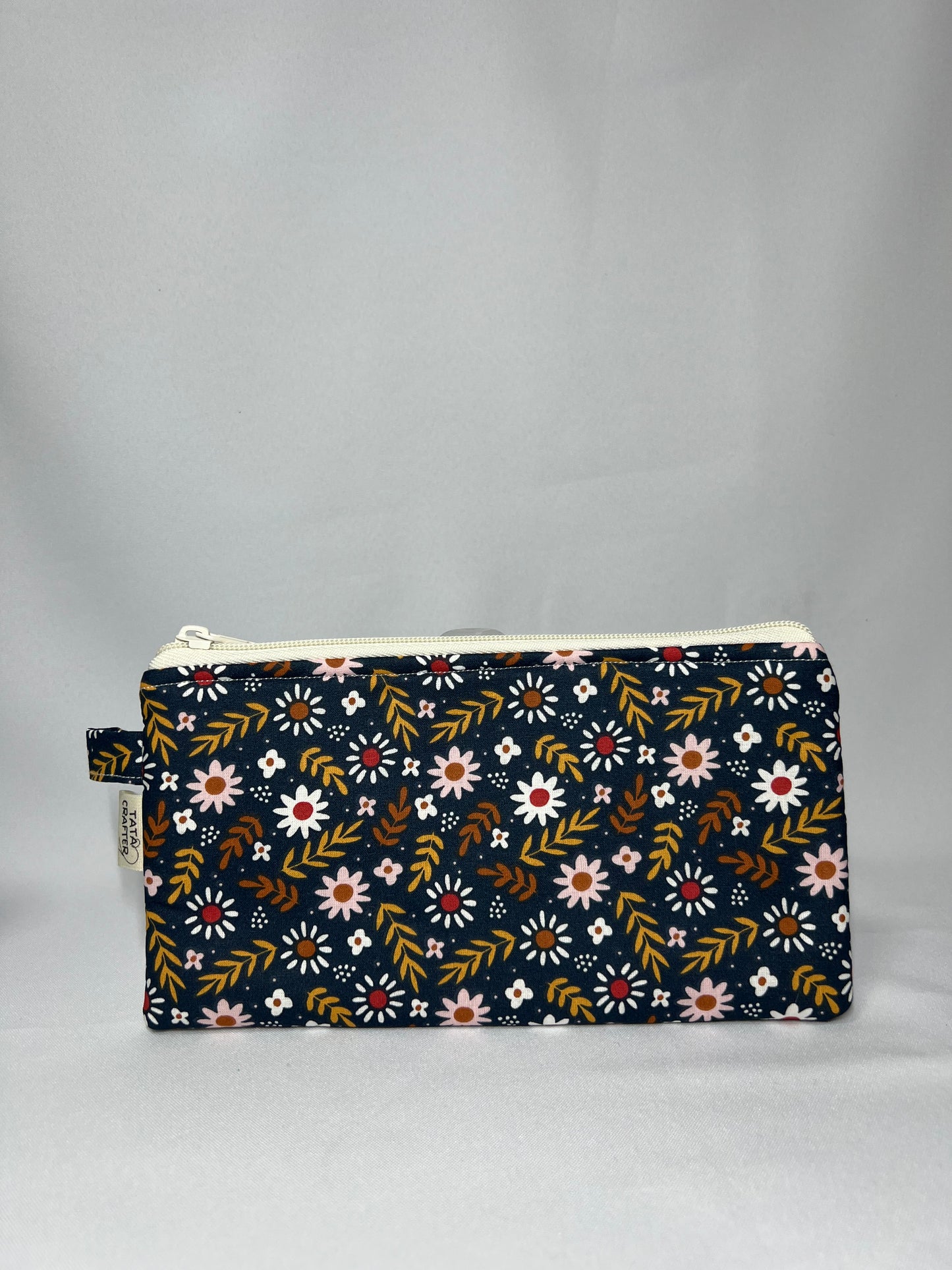 Estuche plano margaritas oscuro