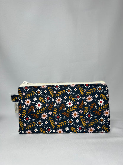 Estuche plano margaritas oscuro